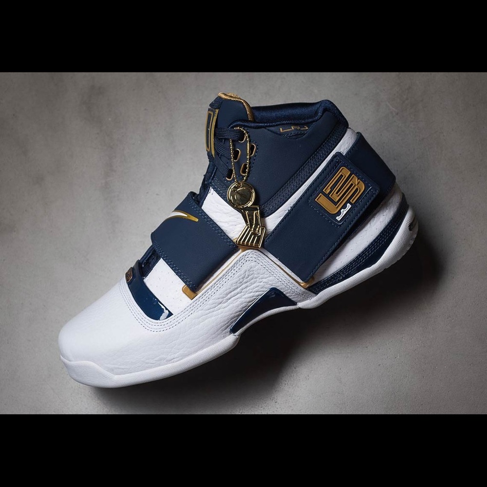 NIKE LEBRON SOLDIER CT16 BASKETBALL SHOES AO2088